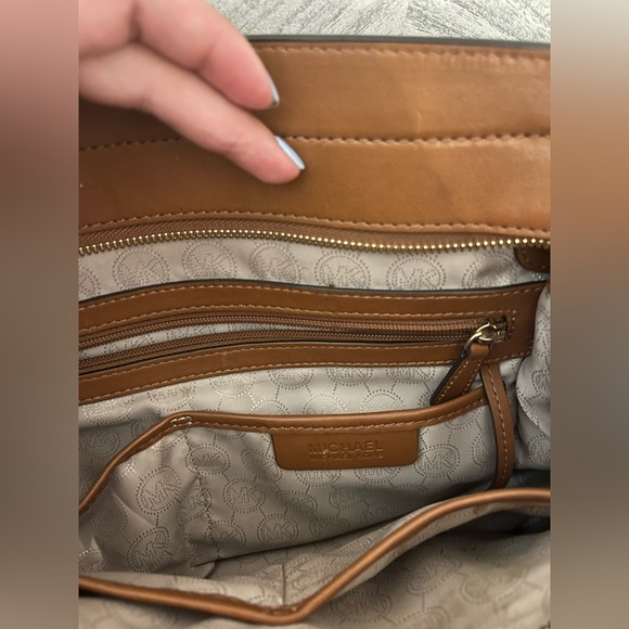 Michael Kors Purse - Bag - Picture 5 of 7